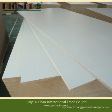 1220X2440X18mm MDF moulé en mélamine de couleur blanche pour fabriquer des meubles